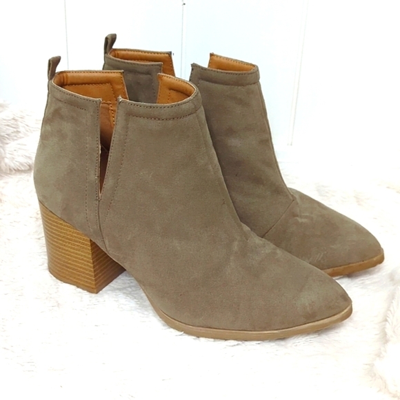Qupid Shoes - Like New Qupid Beige Boots